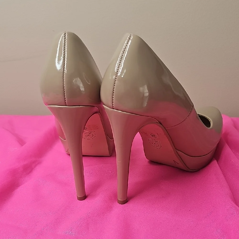 Chinese‎ Laundry Beige Patent Heels